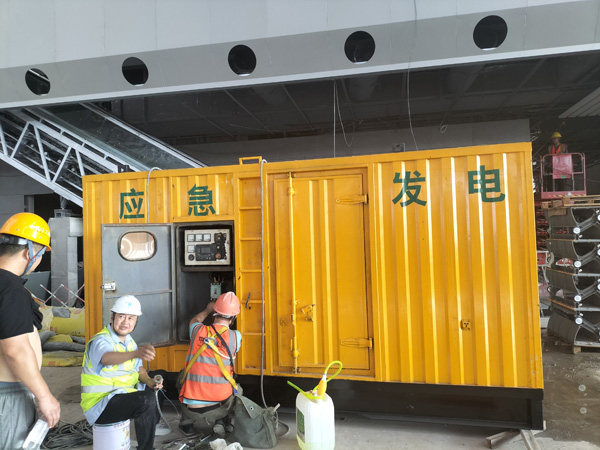 朔城怎样判断空气滤清器是否需要更换？